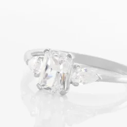 Bague Saelle Or Blanc Oxyde De Zirconium