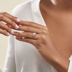 Bague Saelle Or Blanc Oxyde De Zirconium