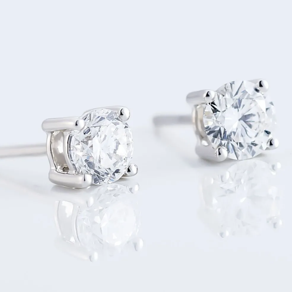 Boucles D'oreilles Puces 4 Griffes Or Blanc Diamant Synthetique