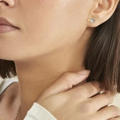 Boucles D'oreilles Puces Bridie Argent Blanc Pierre De Synthese