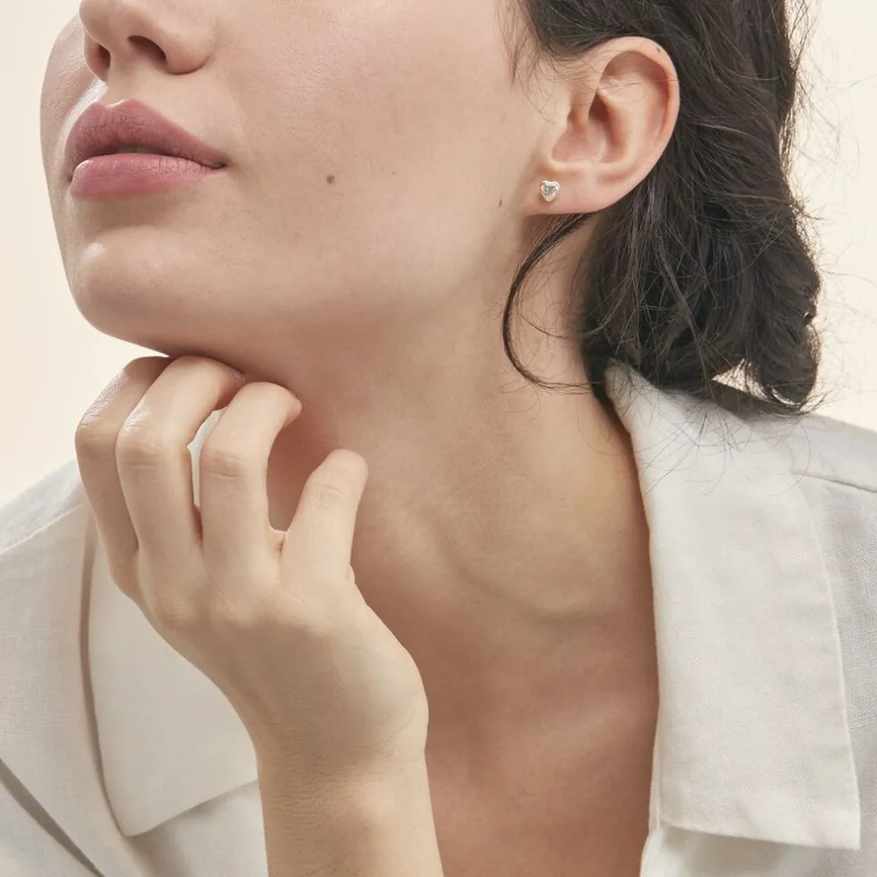 Boucles D'oreilles Puces Coeur Serti Clos Or Jaune Oxyde De Zirconium