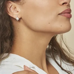 Boucles D'oreilles Puces Cassiopea Or Blanc Oxyde Et Perle De Culture