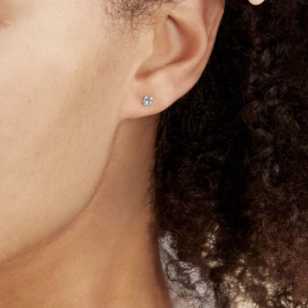 Boucles D'oreilles Puces Doreen Carre Or Blanc Oxyde De Zirconium