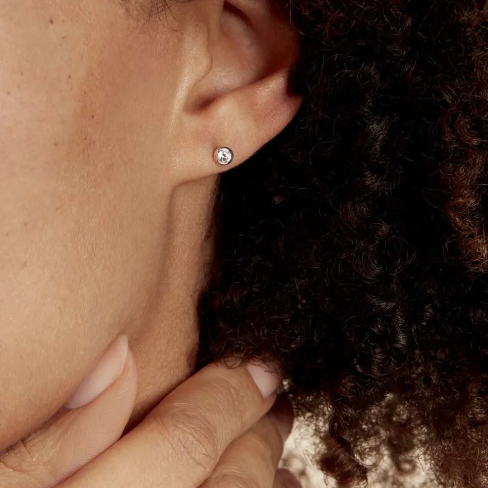 Boucles D'oreilles Puces Daria Serti Clos Or Blanc Oxyde De Zirconium