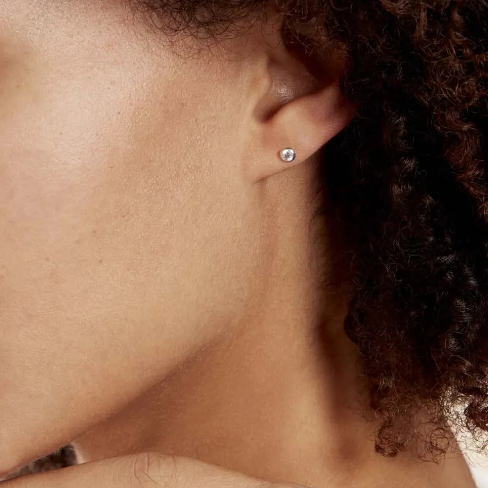 Boucles D'oreilles Puces Daria Serti Clos Or Blanc Oxyde De Zirconium