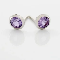 Boucles D'oreilles Puces Edy Serti Clos Or Blanc Amethyste