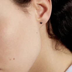 Boucles D'oreilles Puces Elea Serti Griffe Or Jaune Saphir