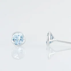 Boucles D'oreilles Puces Edy Serti Clos Or Blanc Topaze