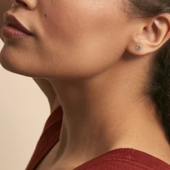 Boucles D'oreilles Puces Edy Serti Clos Or Blanc Topaze