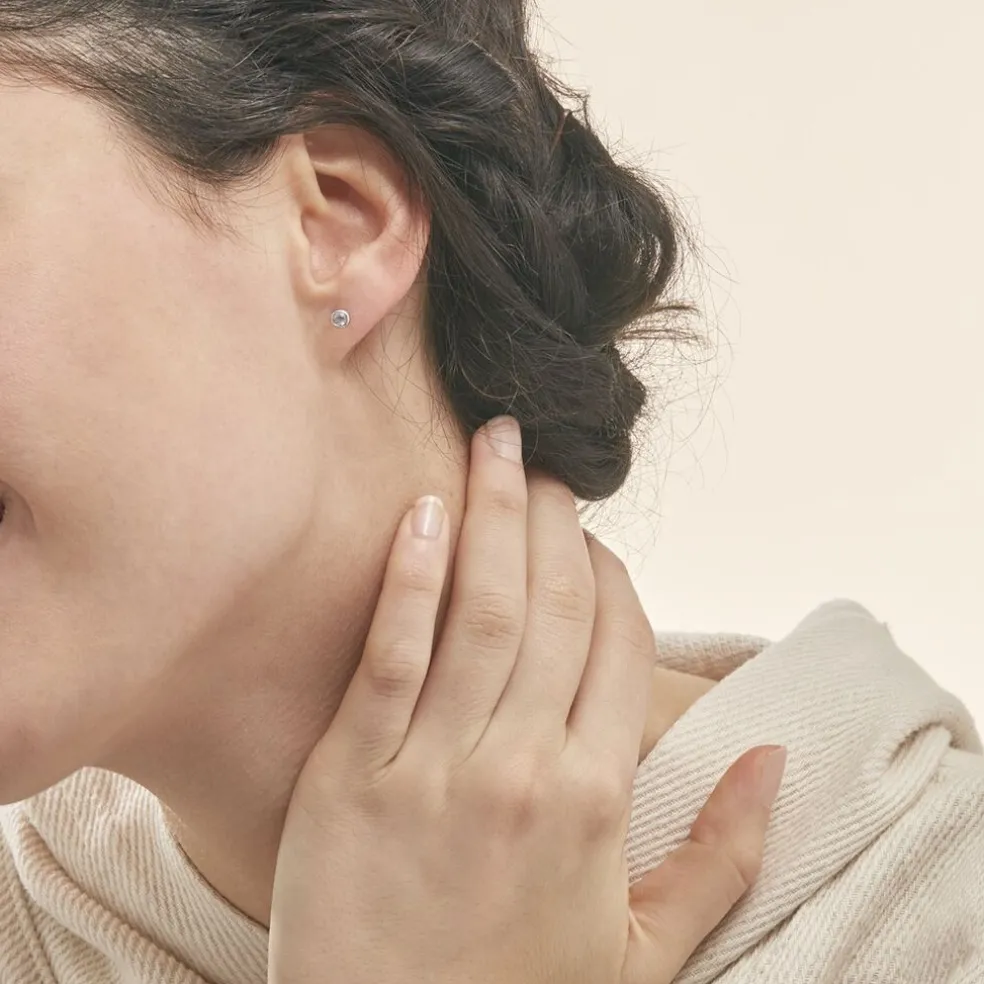 Boucles D'oreilles Puces Edy Serti Clos Or Blanc Topaze