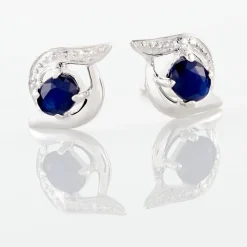 Boucles D'oreilles Puces Lydia Or Blanc Saphir