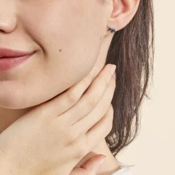 Boucles D'oreilles Puces Petale Or Blanc Saphir Et Diamant