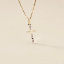 Pendentif Bathilde Croix Striee Or Jaune